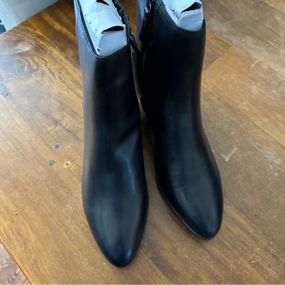 Frye Megan Black Leather Ankle Boots Ladies size 9 NWT - Picture 2 of 8